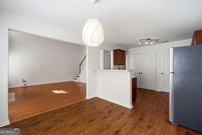 Building Photo - 6425 White Walnut Way