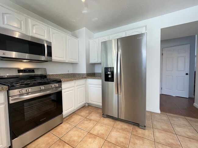 Building Photo - Beautifully Updated Home in South Jordan!