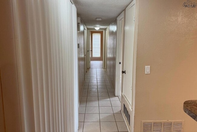 Building Photo - 1901 Wenonah Ave