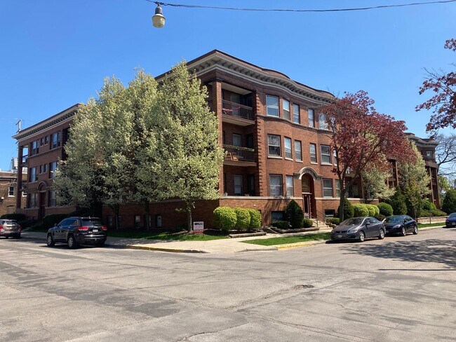 Building Photo - 2590 N Stowell Ave