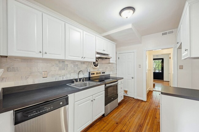 Building Photo - 3 Bedroom Home off of Patterson Ave **Avai...