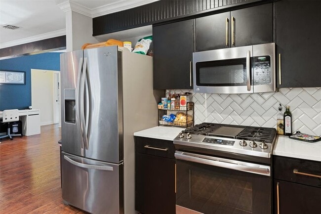 Building Photo - 3909 Holt Dr