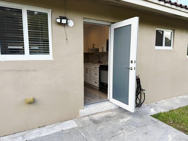 Building Photo - 9305 SW 37th St
