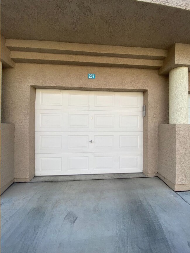 Building Photo - Nice Summerlin Condo in Gated Community