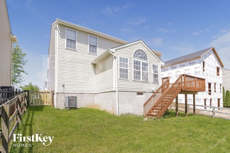 Building Photo - 5575 Appaloosa Cir