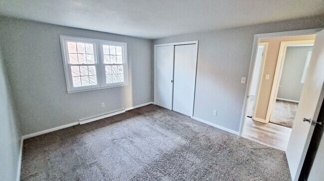 Building Photo - 400-404 Moul Avenue