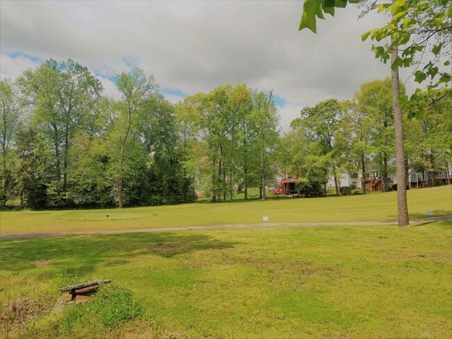 Building Photo - Large 2 story transitional in Birkdale