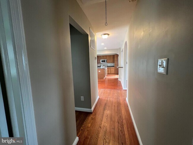 Building Photo - 504 Walnut Dr