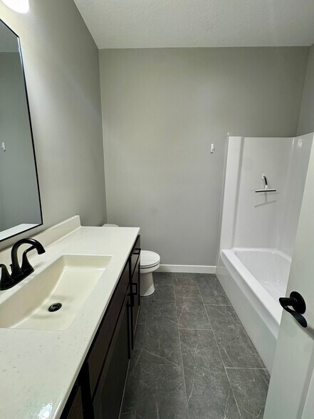 Building Photo - 706 Foret Mansur