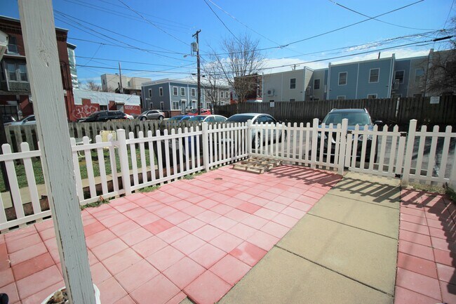 Building Photo - 1606 W Diamond St