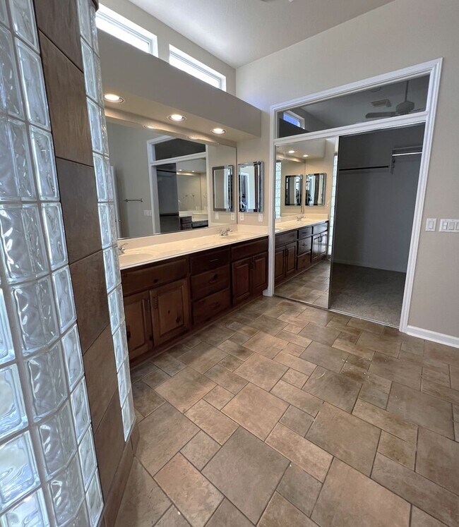 Building Photo - 106 Morning Glory Cir