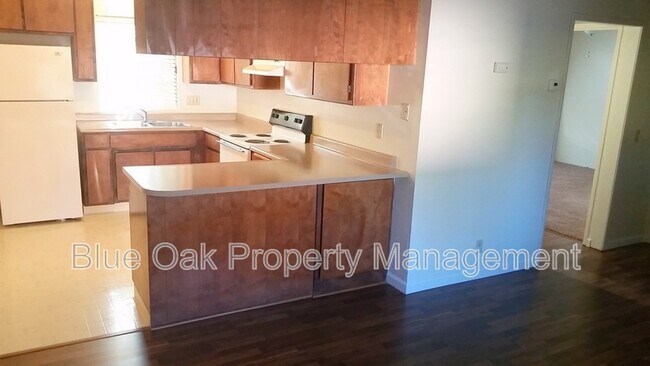 Building Photo - 985 Salem St