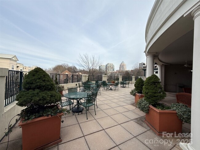 Building Photo - 300 W 5th St