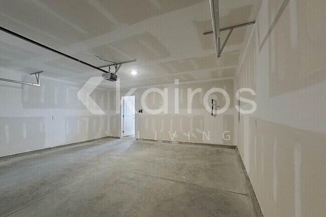 Building Photo - 45 Springdale Rd