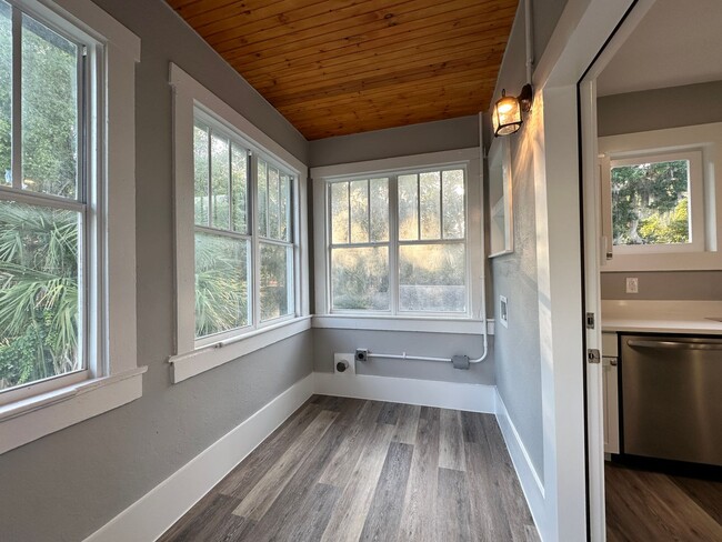 Building Photo - Newly Renovated 1 Bed 1 Bath Leesburg