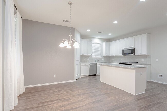 Building Photo - 632 Reinhardt Blvd