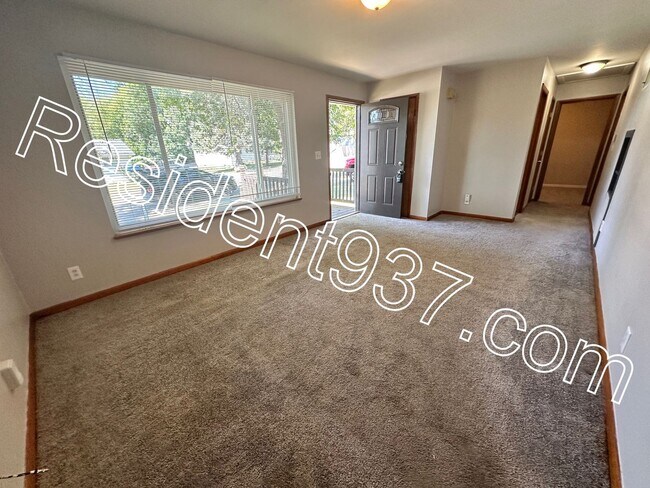 Building Photo - 3 Bed 1 bath home