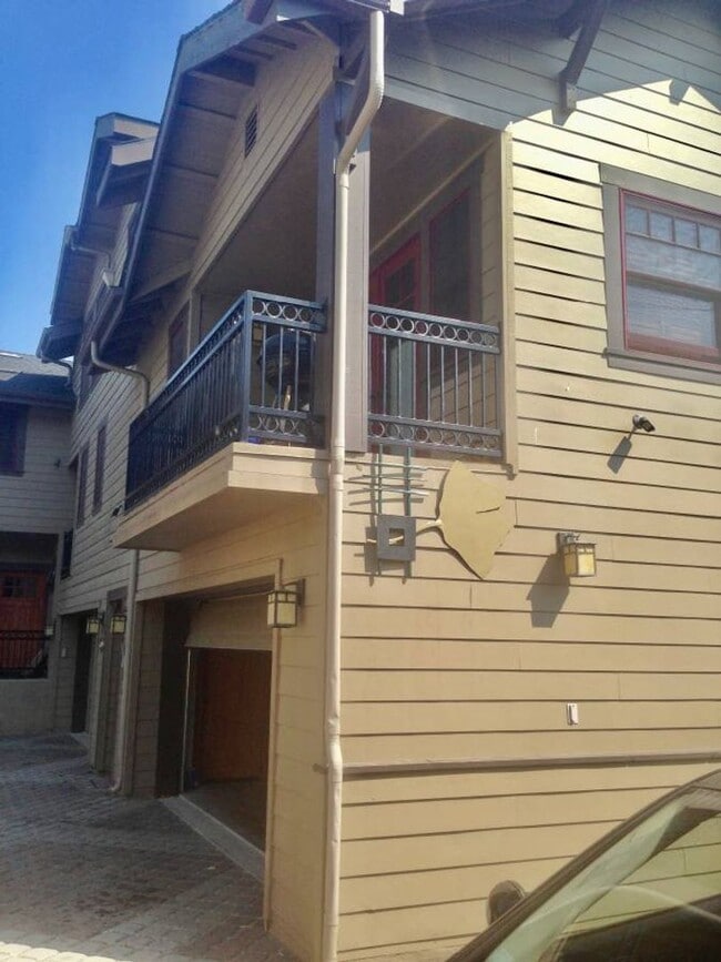 Building Photo - 3 Bedroom/2 Bath Downtown SLO