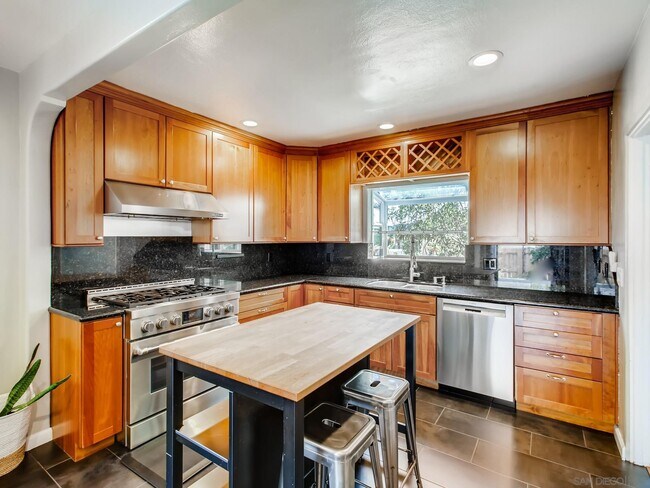 Building Photo - 4655 Castelar St