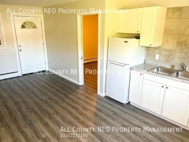 Building Photo - 2116 Market Ave N