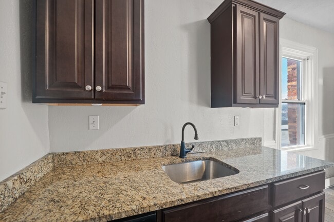 Building Photo - 3053 Brereton St