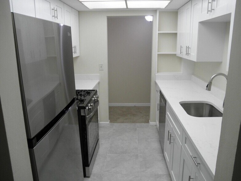 Building Photo - 1601 S Flagler Dr
