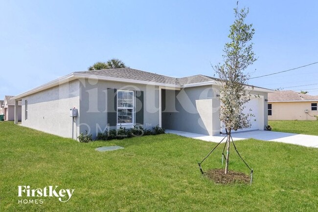 Building Photo - 1992 SW Sunglow St