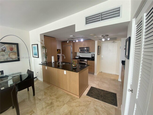 Building Photo - 10275 Collins Ave