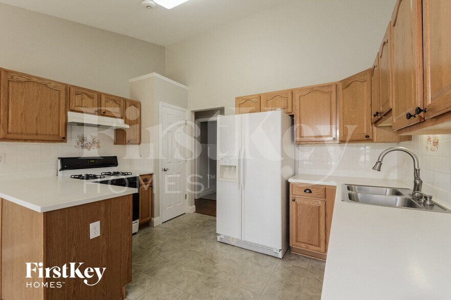 Building Photo - 3249 Silvertrail Ct