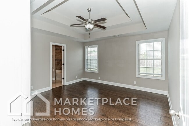 Building Photo - 702 Jim Brown Dr