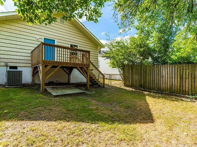 Building Photo - 1032 Moreland Ave