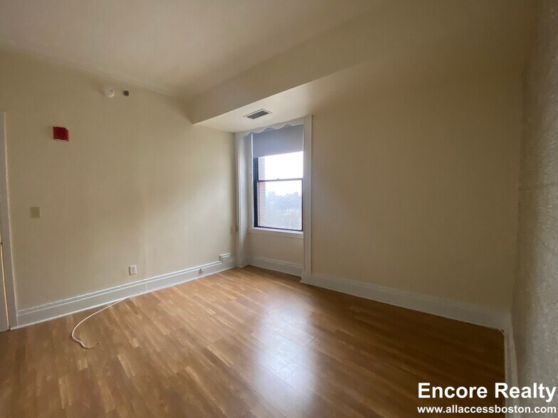 Building Photo - 62 Boylston St