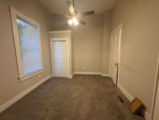 Building Photo - 384 Spring St