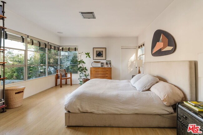 Building Photo - 1530 N Easterly Terrace