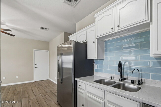 Building Photo - 14269 Escalera Dr