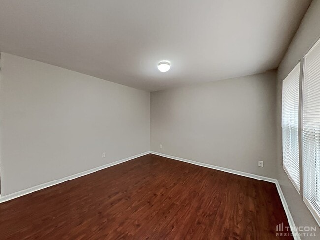 Building Photo - 5633 Idlewild Rd N