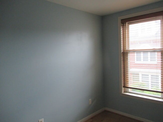 Building Photo - Bright and Cozy Two Bedroom Condo, One Blo...