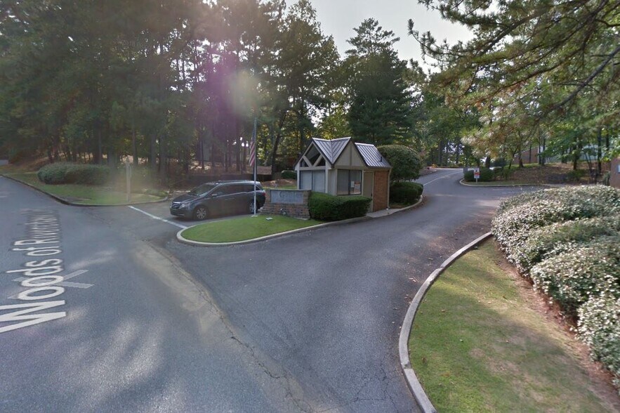 Building Photo - 501 Gables Dr