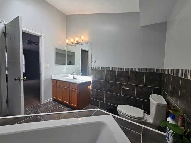Building Photo - 2503 Sheehan Dr