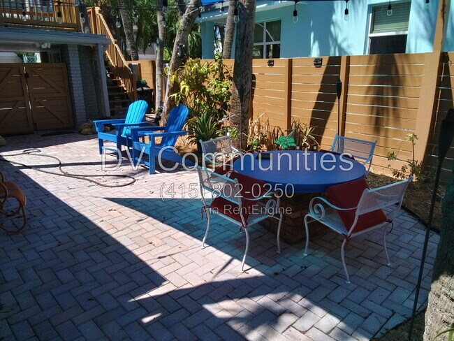 Building Photo - 2802 Pass a Grille Way