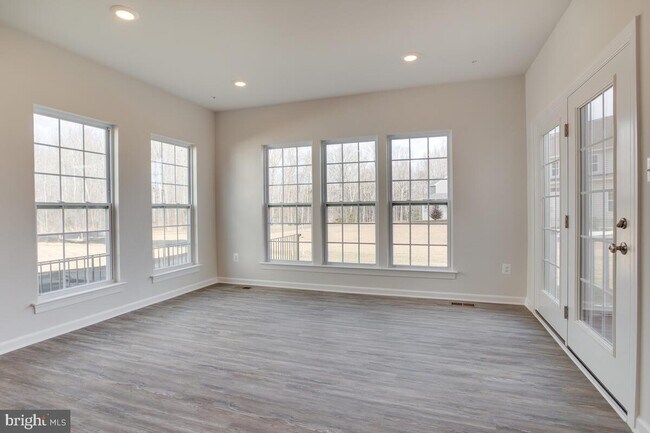 Building Photo - 6308 Savannah Dr