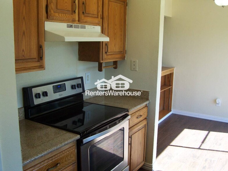 Building Photo - 1120 Southwestern Dr