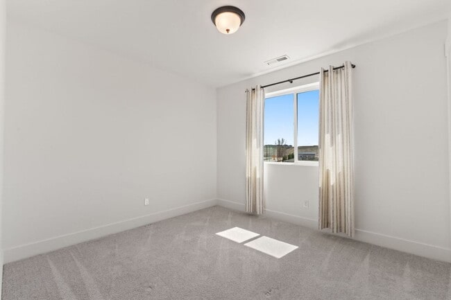 Building Photo - Gorgeous Home in the Perfect Location!