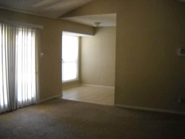 Building Photo - 742 Chaucer Dr