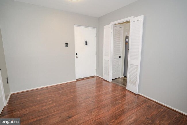 Building Photo - 3737 Clarks Ln