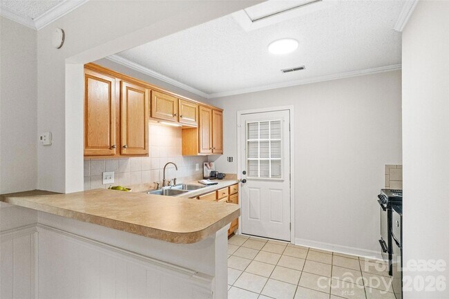 Building Photo - 6600/6602 Porterfield Road Unit