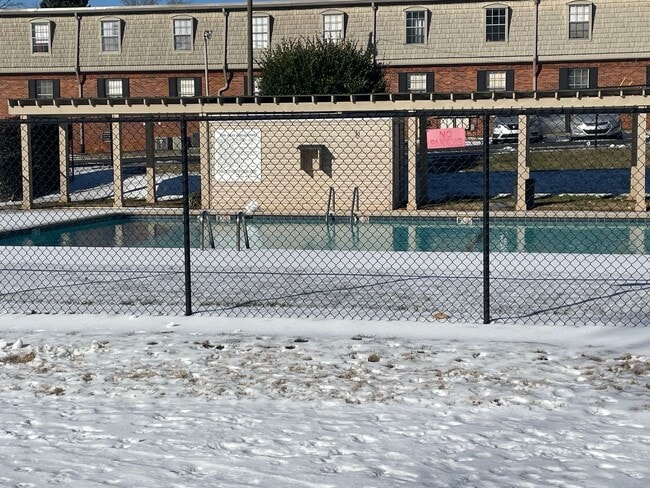 Building Photo - Salem Square is close to everything!