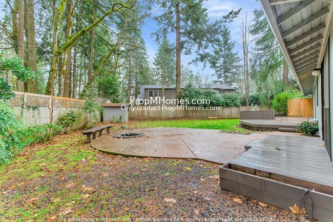 Building Photo - Lake Oswego Beauty! Three Bedroom Ranch Style On 1/4 Acre!