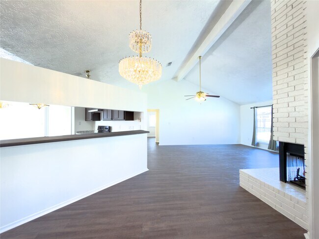 Building Photo - 13610 Piney Oaks Dr