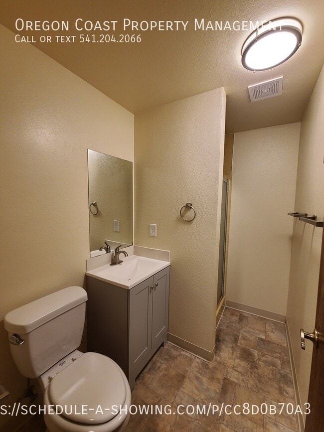 Building Photo - 835 Manzanita Ave